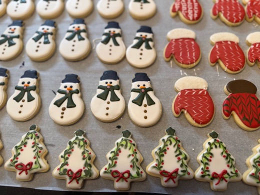 Knit-pattern mittens and snowmen